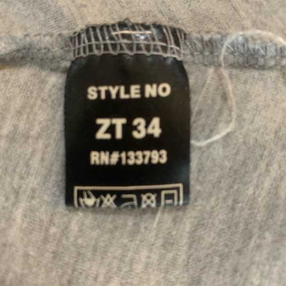 POL crocheted quarter length shawl. - Picture 6 of 9